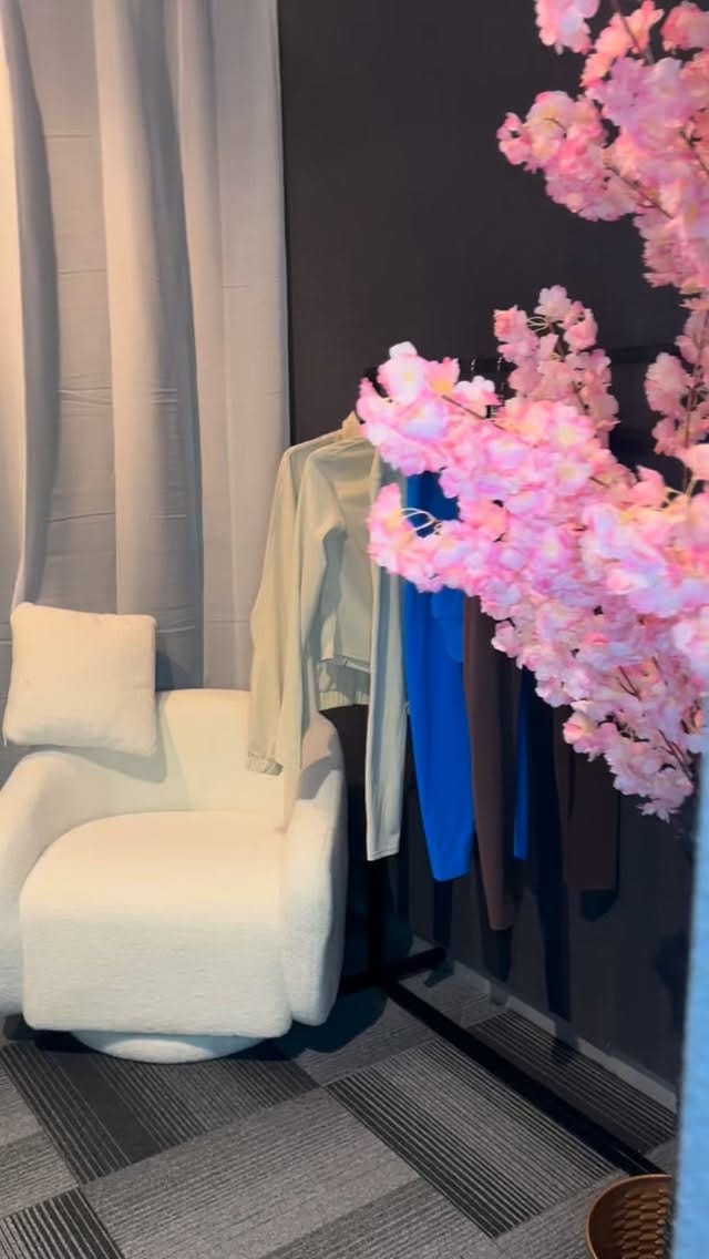 Post 1 by JC London on Instagram (video)