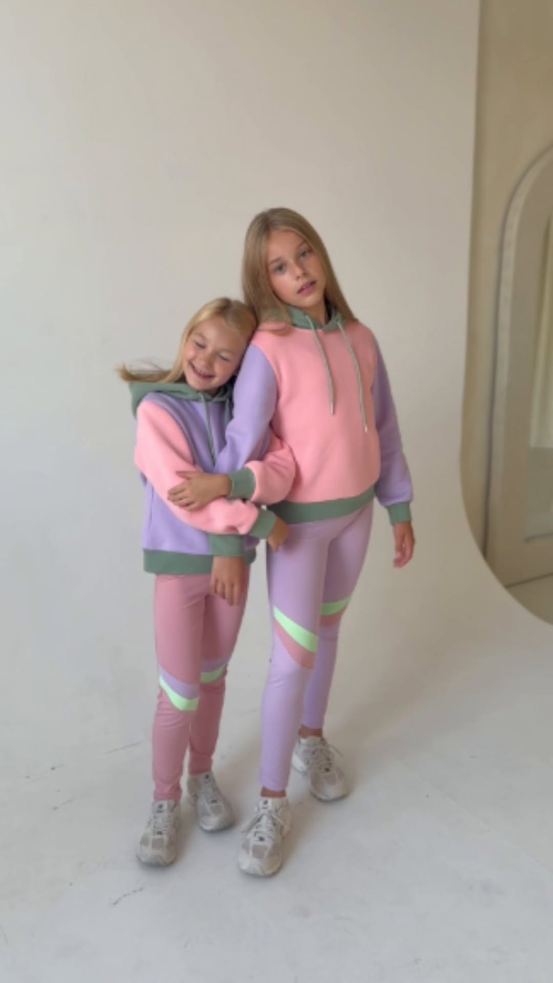Post 4 by Dolly Daydreams on Instagram (video)