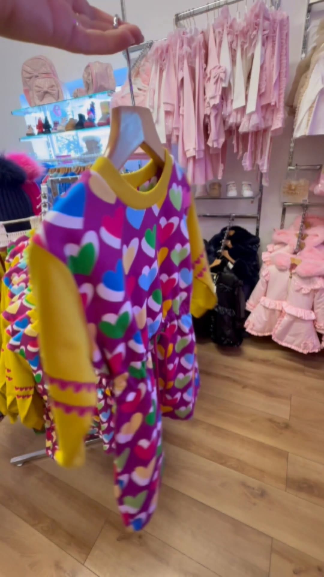 Post 8 by Dolly Daydreams on Instagram (video)