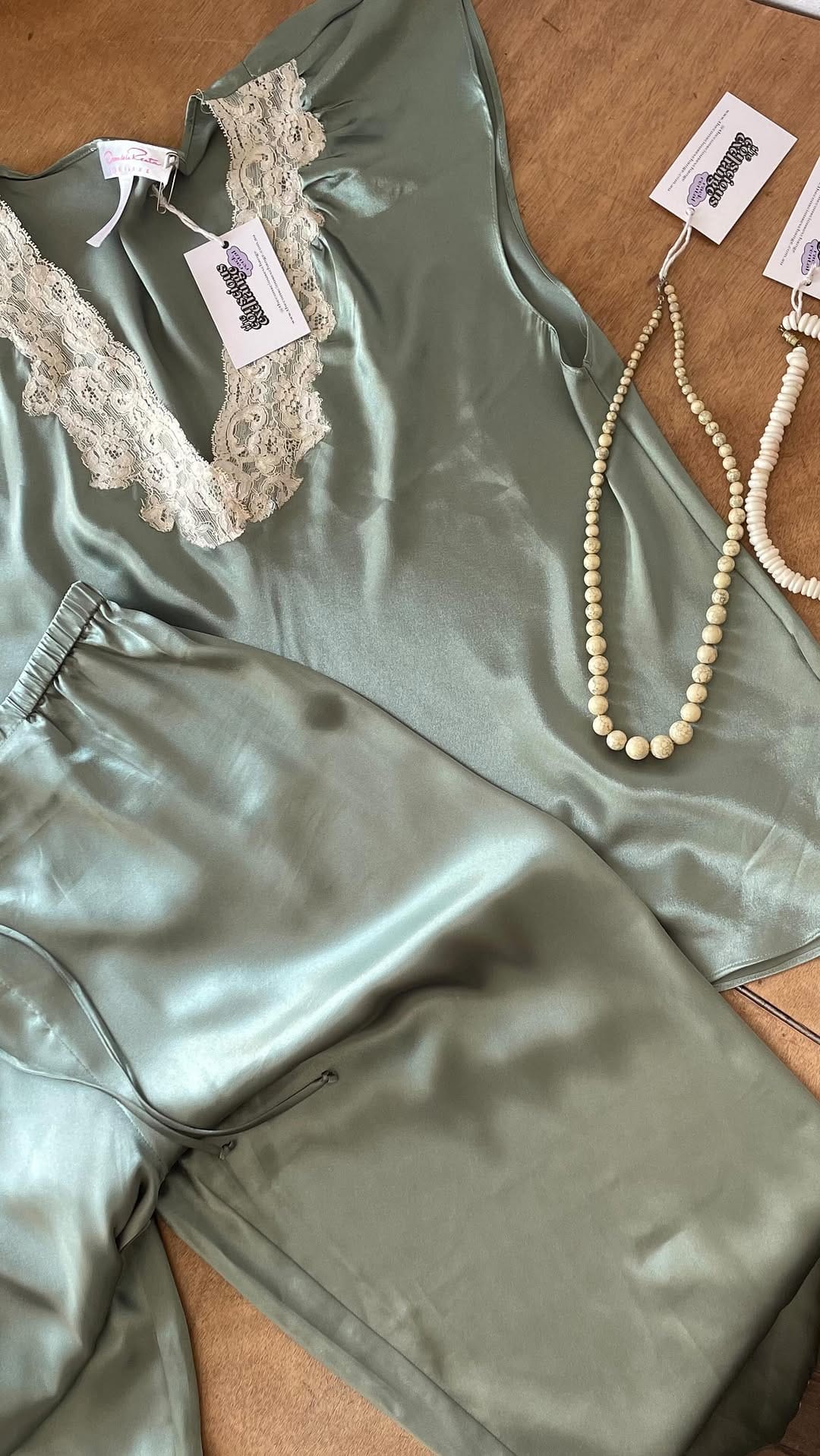 Post 8 by Newcastle preloved & vintage BUY | SELL | EXCHANGE on Instagram (video)