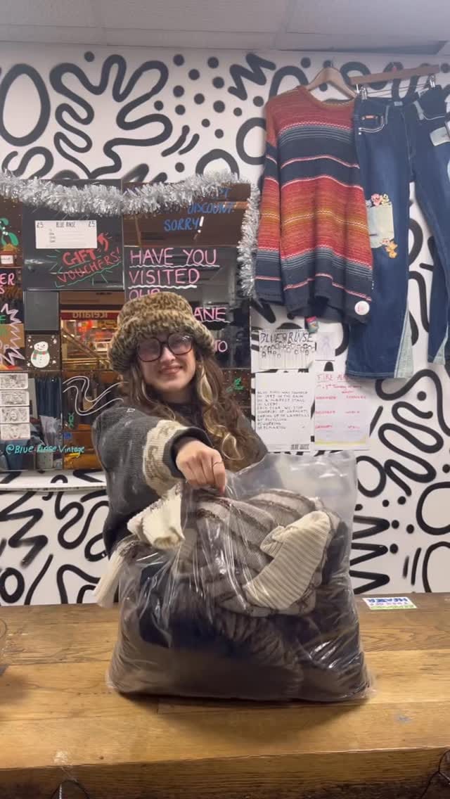 Post 7 by Blue Rinse on Instagram (video)