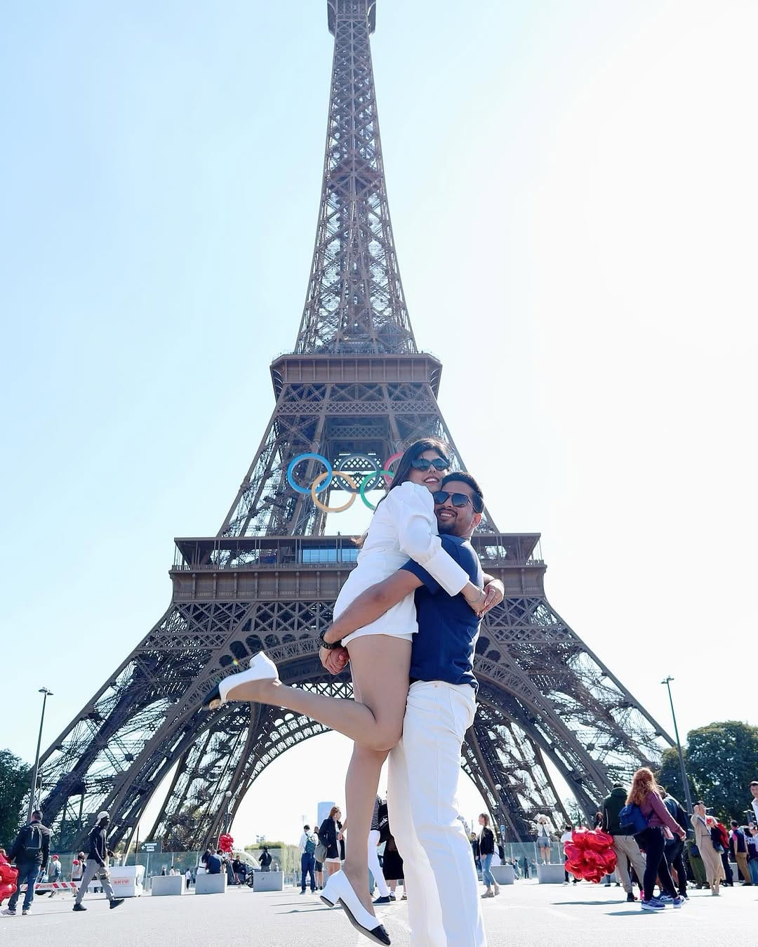 Post 8 by Yamini Mehra Khatwani -Fashion & Personal Stylist on Instagram (carousel)