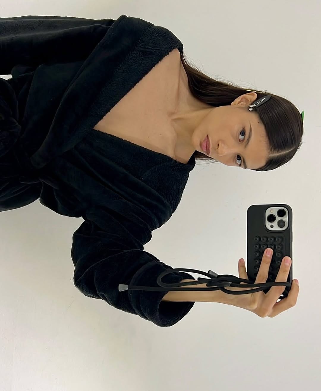 Post 3 by Yasmin Morais on Instagram (carousel)
