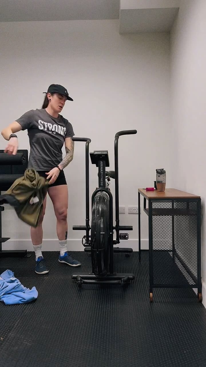Post 10 by Smash & Pass Gymwear on Instagram (video)