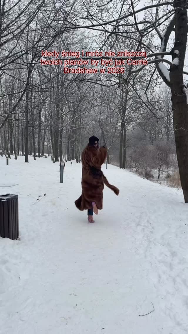 Post 6 by Amelia Wnęk on Instagram (video)