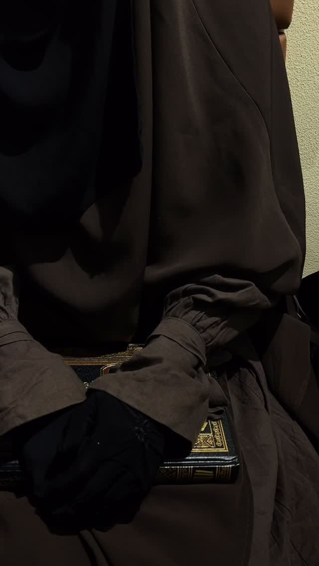 Post 5 by safiathelabel on Instagram (video)