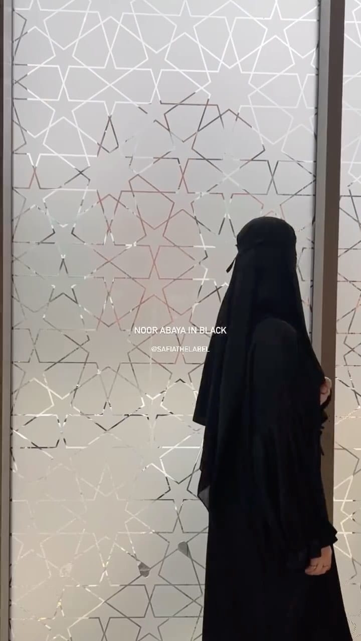 Post 10 by safiathelabel on Instagram (video)