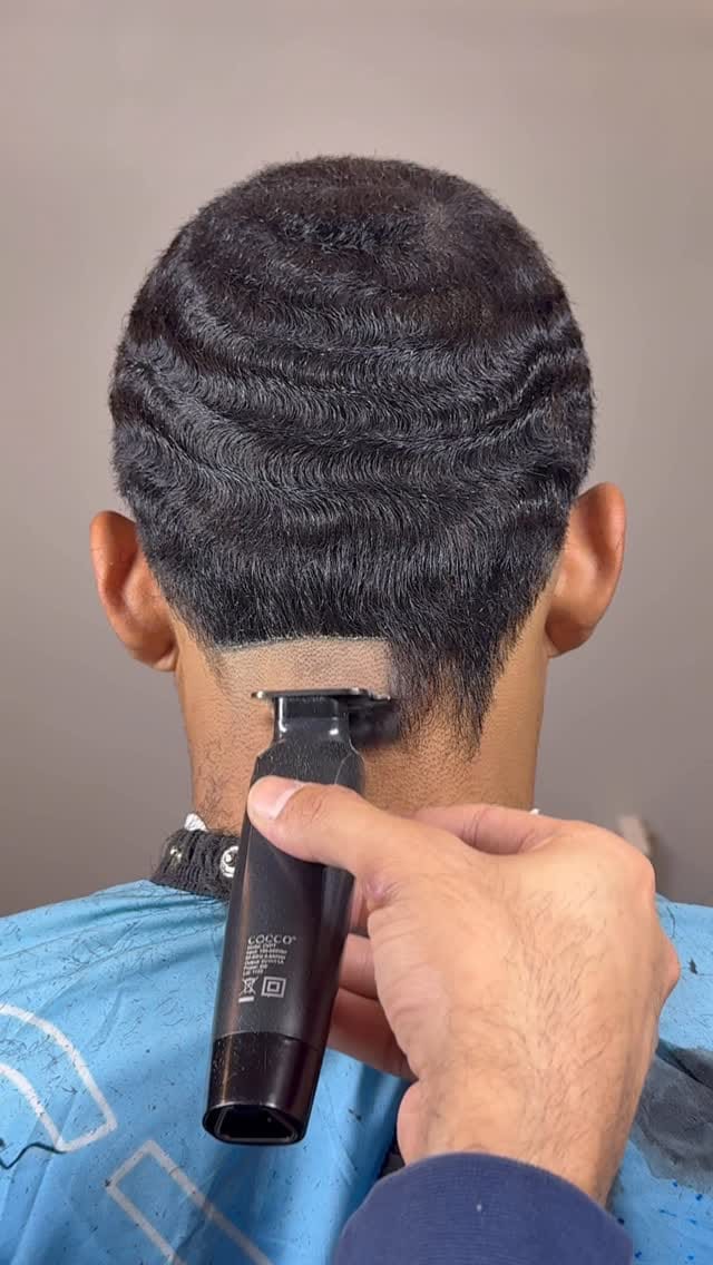 Post 5 by RI BARBER David Narvaez on Instagram (video)