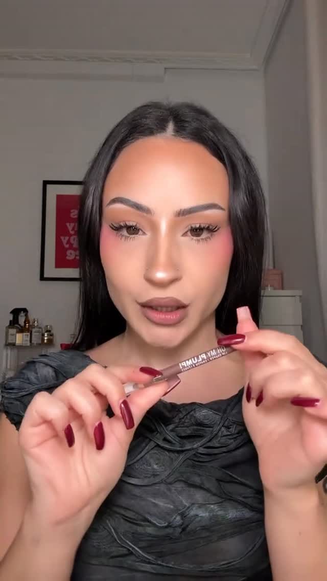 Post 4 by Rimmel London España on Instagram (video)