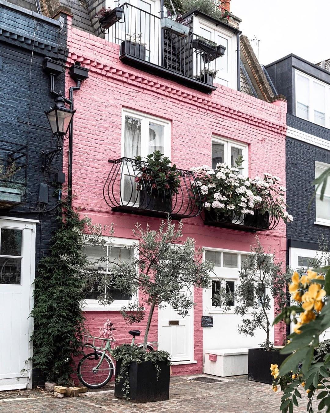 Post 4 by Crabtree & Evelyn London on Instagram (image)