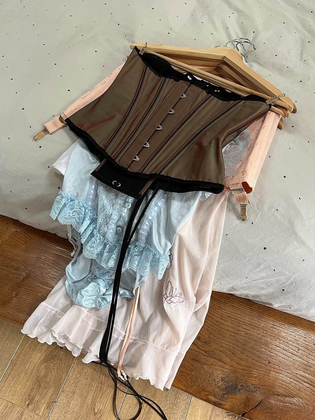 Post 1 by ani vintage on Instagram (carousel)