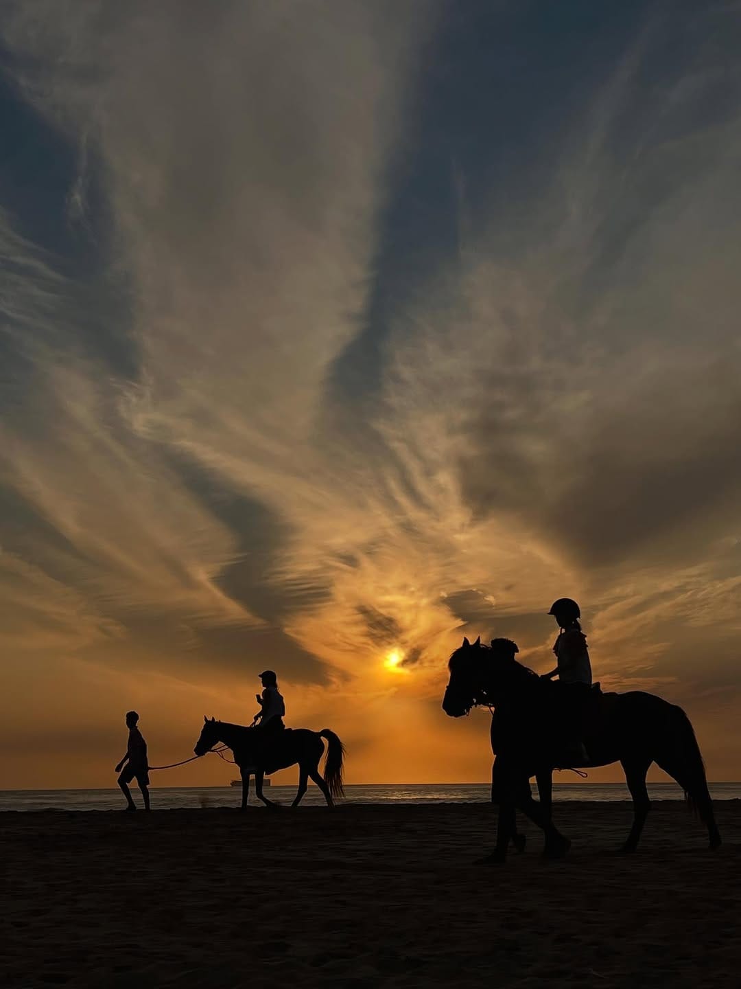 Post 6 by Luisinha Barosa Oliveira on Instagram (carousel)