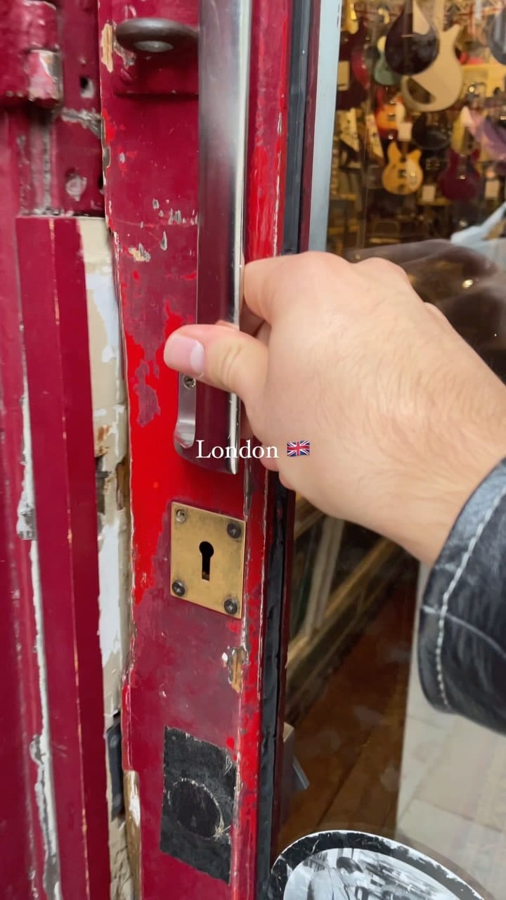 Post 10 by Denmark Street Guitars on Instagram (video)