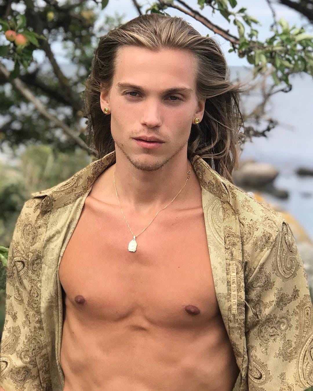 Post 8 by emil andersson on Instagram (image)