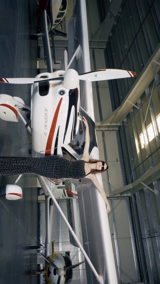 Post 6 by amr_couture®️ on Instagram (video)