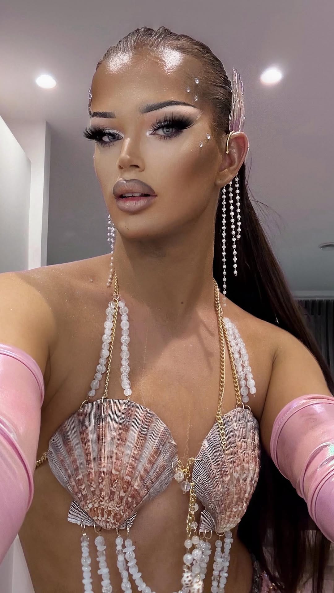 Post 2 by Toni the doll•™️ on Instagram (video)