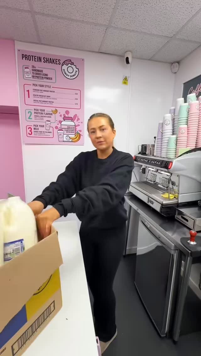 Post 5 by DONUTS, MUFFINS, COOKIE PIES & COOKIES, COFFEE, MILKSHAKES🌱💗 on Instagram (video)