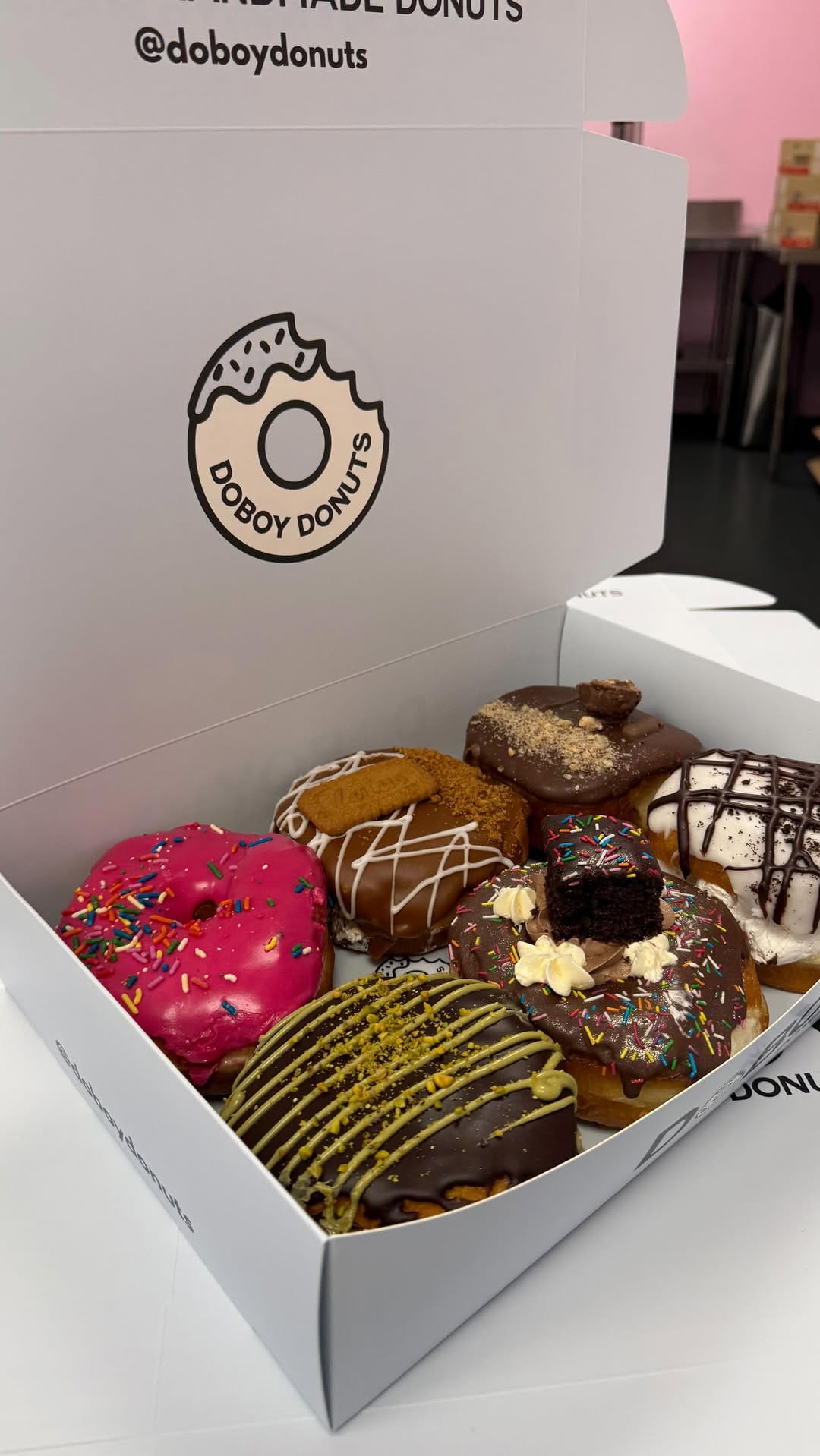 Post 4 by DONUTS, MUFFINS, COOKIE PIES & COOKIES, COFFEE, MILKSHAKES🌱💗 on Instagram (video)