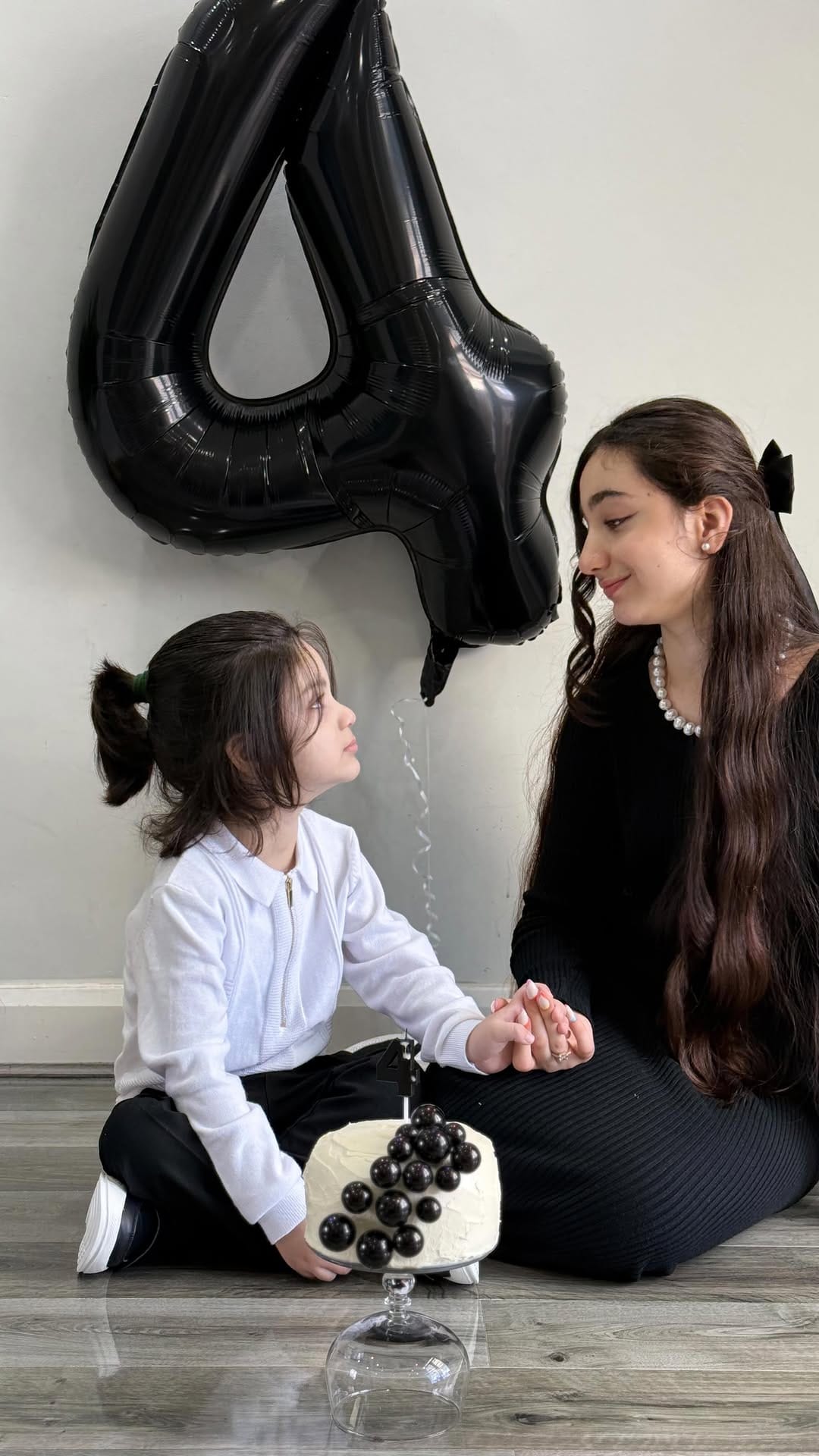 Post 4 by 🇬🇧Roya delnia🇬🇧 on Instagram (video)