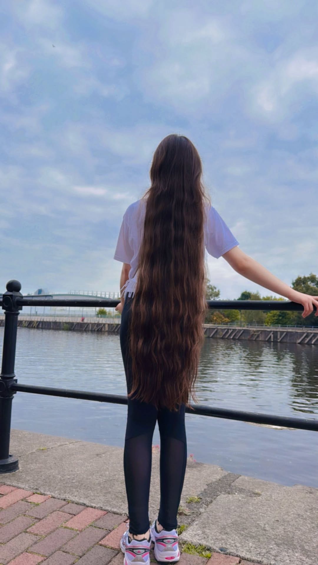 Post 6 by 🇬🇧Roya delnia🇬🇧 on Instagram (video)