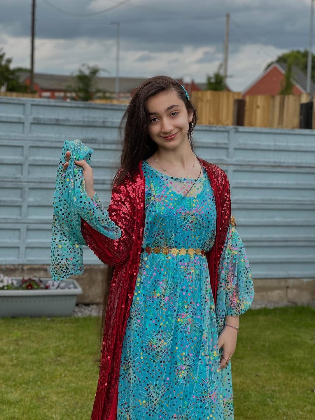 Post 9 by 🇬🇧Roya delnia🇬🇧 on Instagram (carousel)
