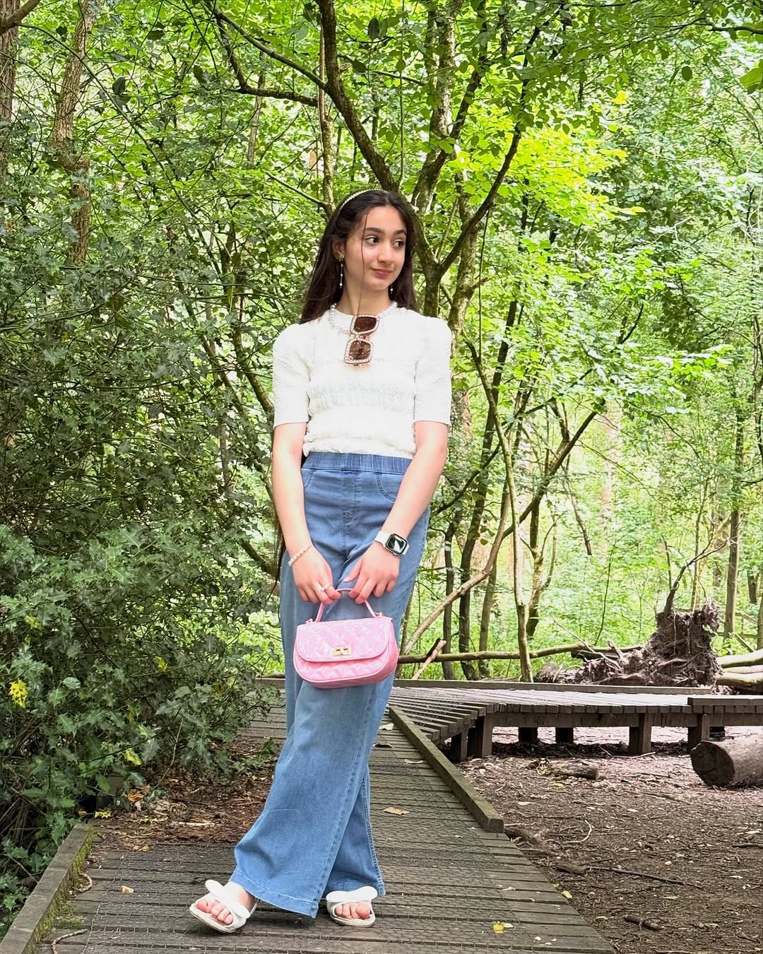 Post 7 by 🇬🇧Roya delnia🇬🇧 on Instagram (carousel)