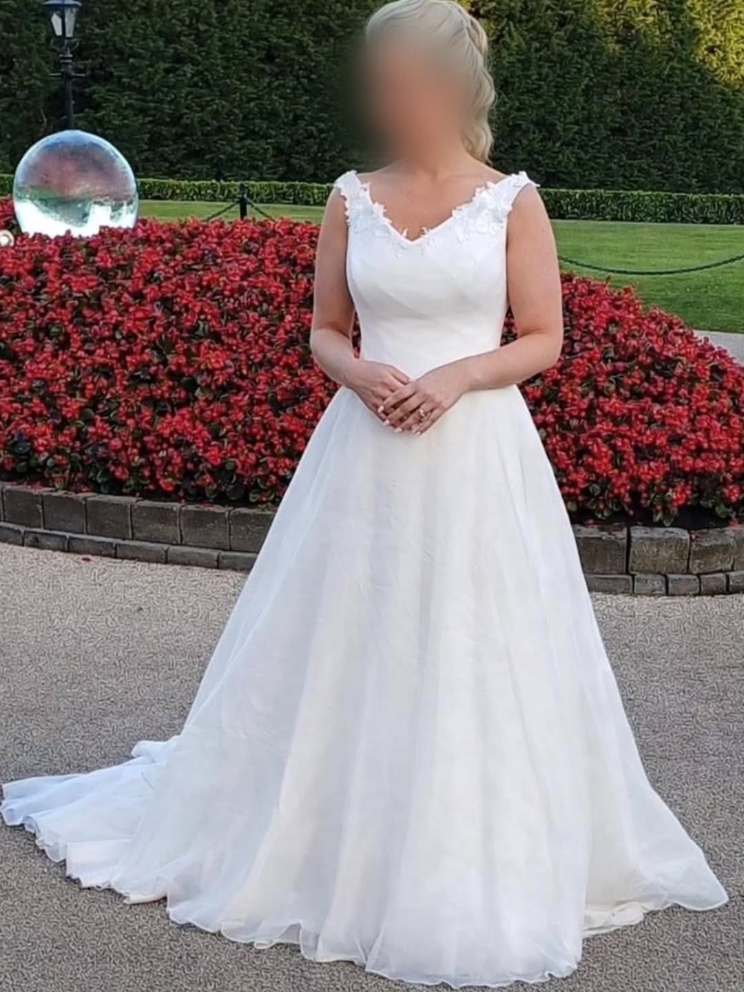 Post 1 by WEDDING & BRIDESMAID DRESSES on Instagram (carousel)