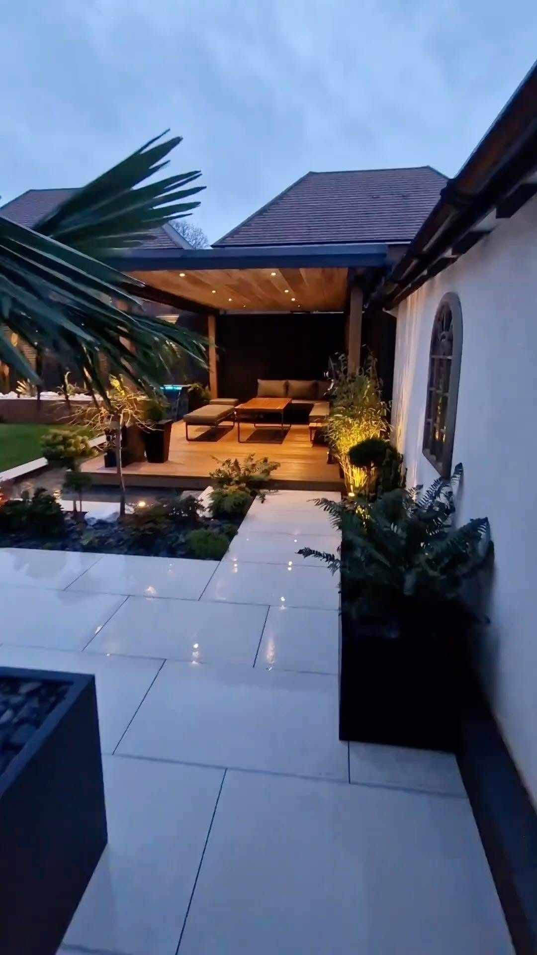 Post 10 by Royale Stones on Instagram (video)