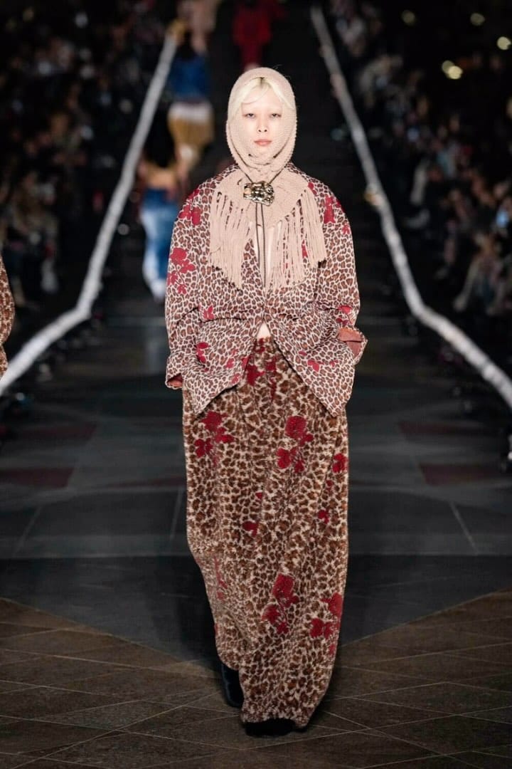 Post 3 by Mei Hirota on Instagram (video)