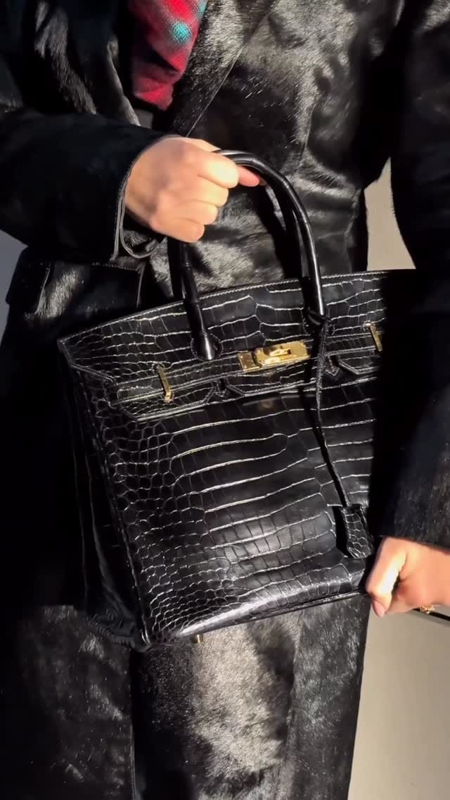 Post 8 by Rewind Vintage Affairs on Instagram (video)