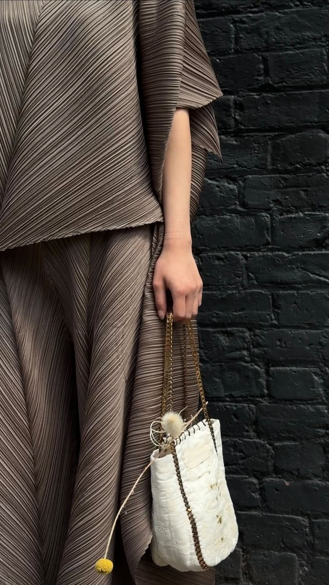 Post 9 by UJNG on Instagram (video)