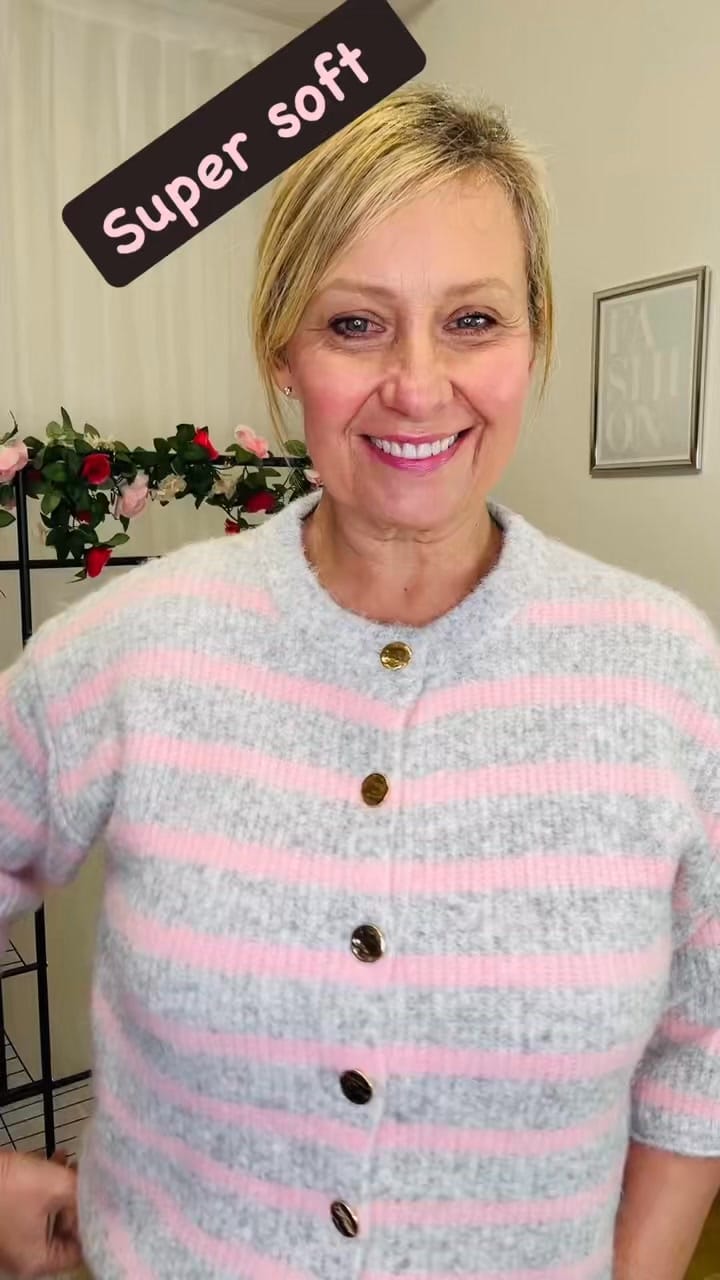 Post 5 by The Dressing Room on Instagram (video)