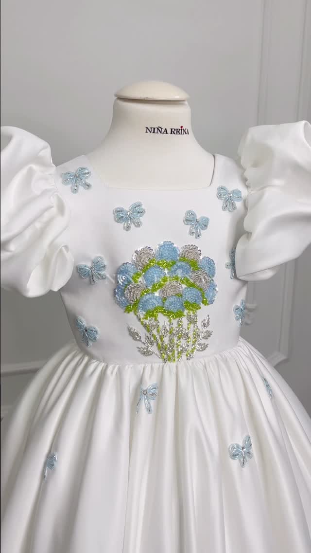 Post 4 by GIRLS’ AND MOMS’ DRESSES ATELIER WORLDWIDE on Instagram (video)