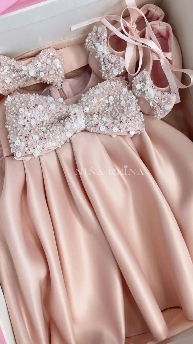 Post 3 by GIRLS’ AND MOMS’ DRESSES ATELIER WORLDWIDE on Instagram (video)