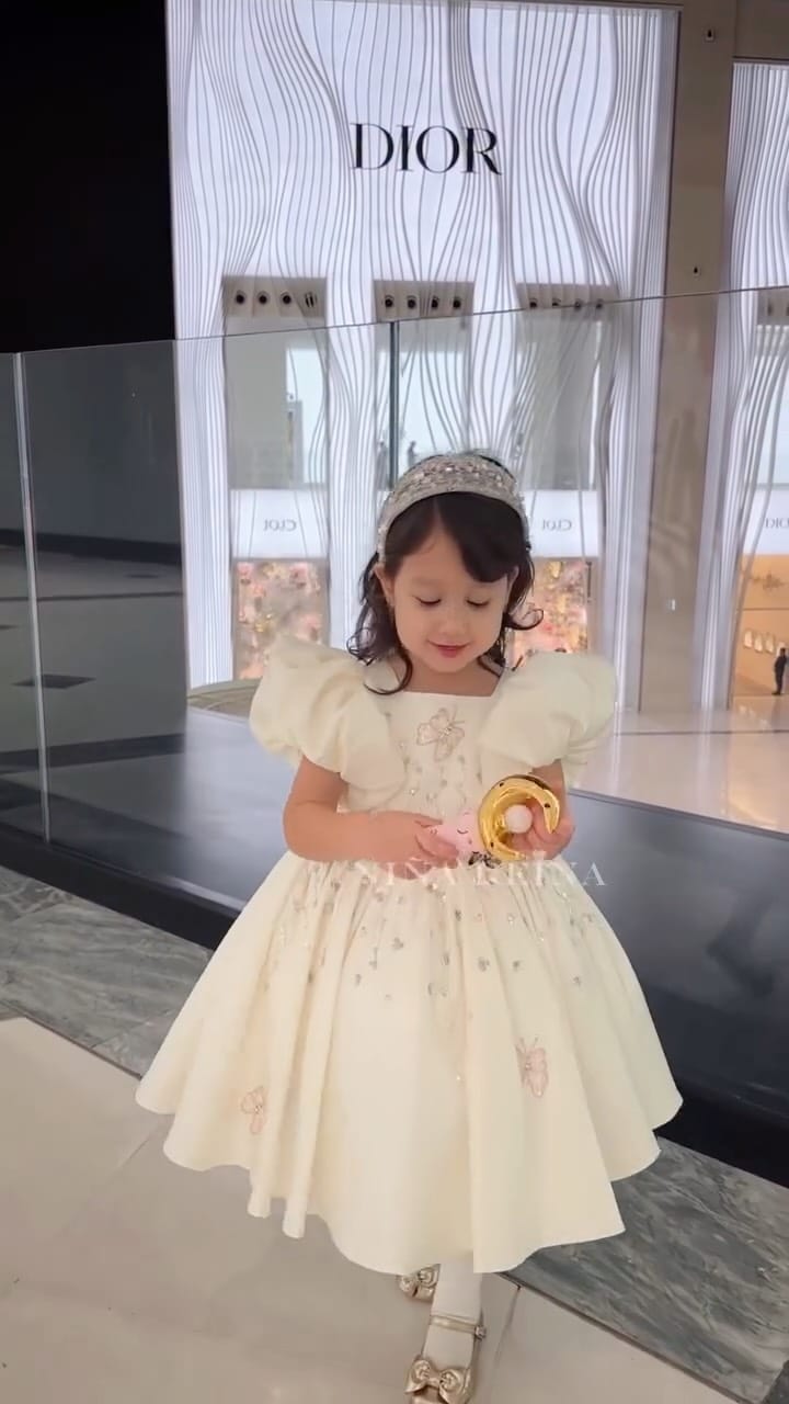 Post 2 by GIRLS’ AND MOMS’ DRESSES ATELIER WORLDWIDE on Instagram (video)