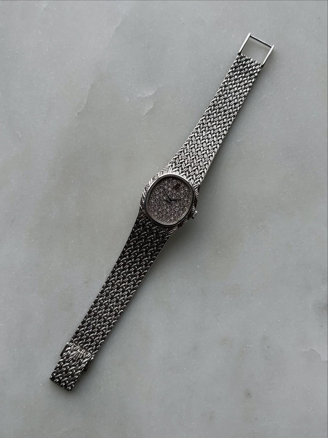 Post 1 by Doble Vintage Watches on Instagram (carousel)