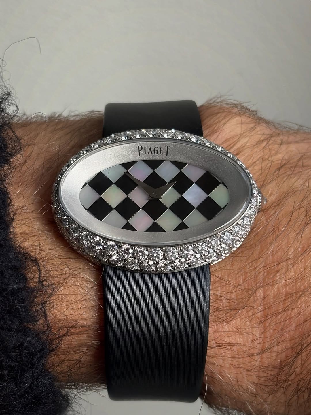 Post 6 by Doble Vintage Watches on Instagram (carousel)