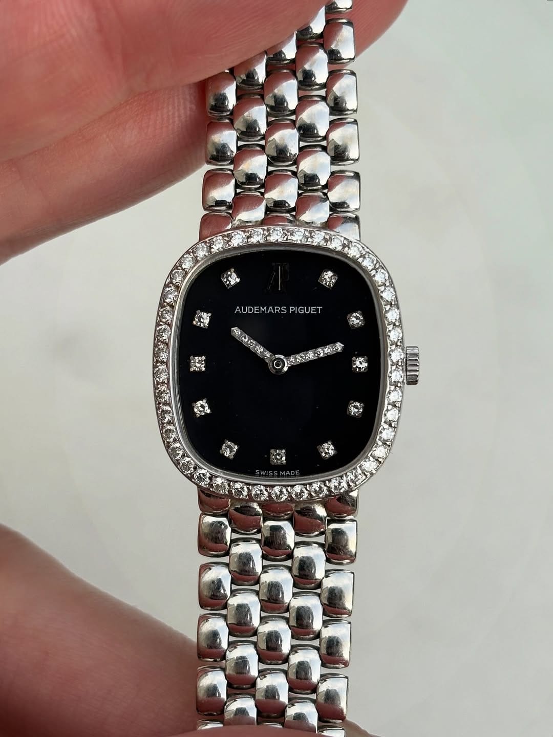 Post 8 by Doble Vintage Watches on Instagram (carousel)