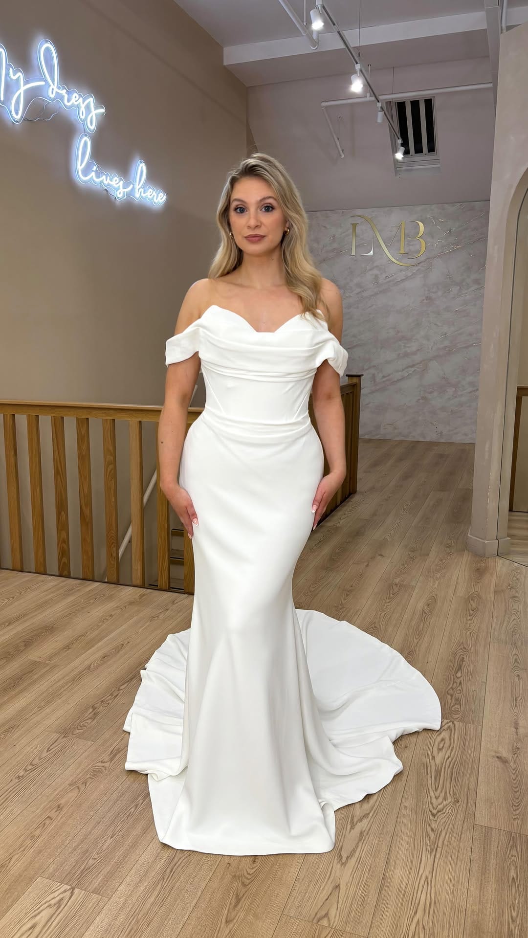 Post 4 by LAURA MAY BRIDAL on Instagram (video)