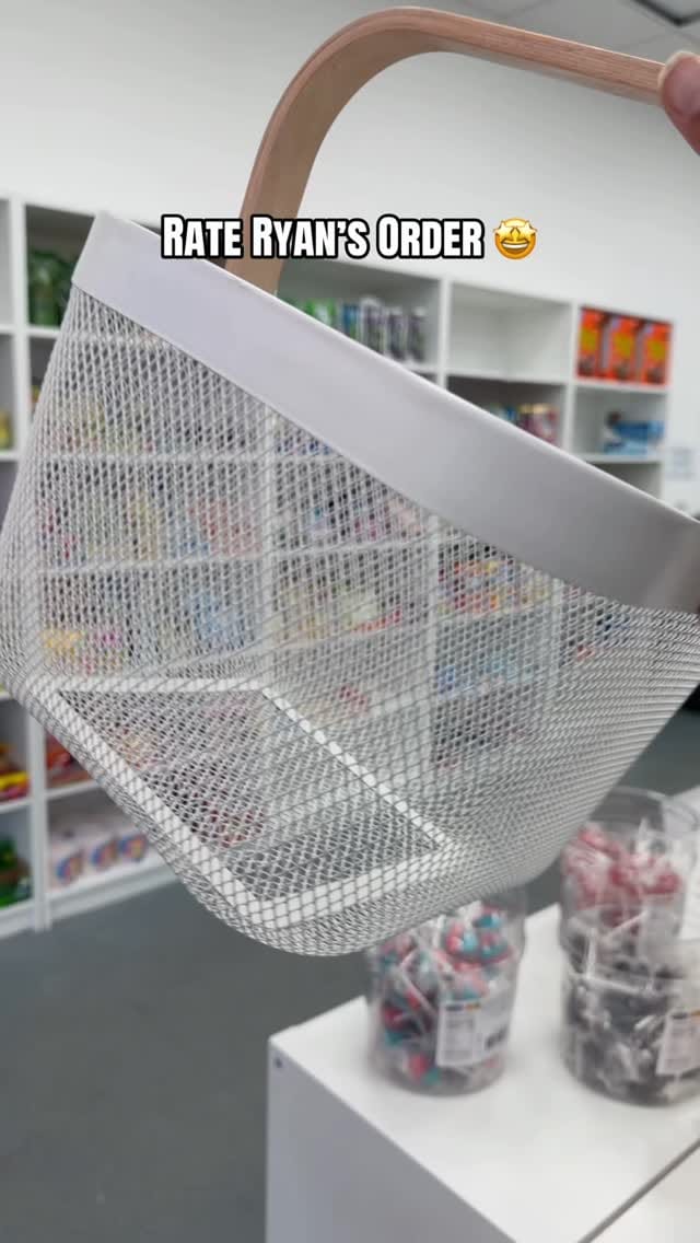 Post 3 by Crazy Candy Co on Instagram (video)