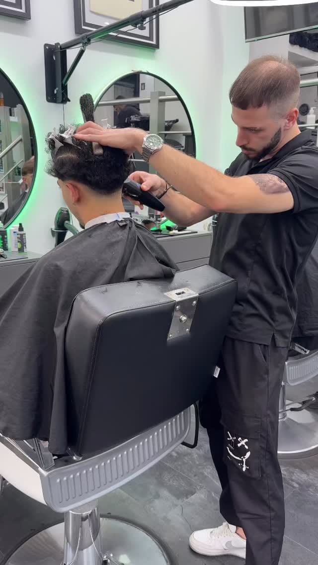Post 2 by No.11 elegant male grooming on Instagram (video)