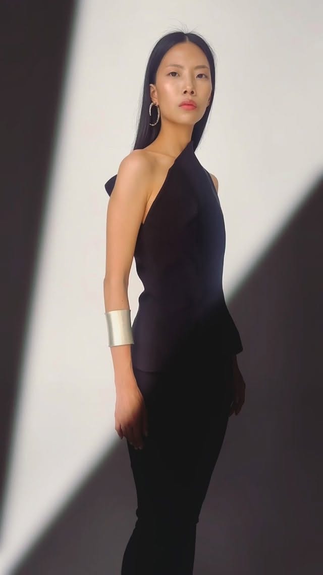 Post 2 by Mirimalist on Instagram (video)