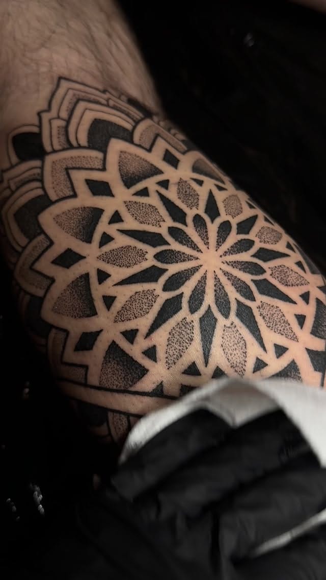 Post 5 by Saskia Viney on Instagram (video)