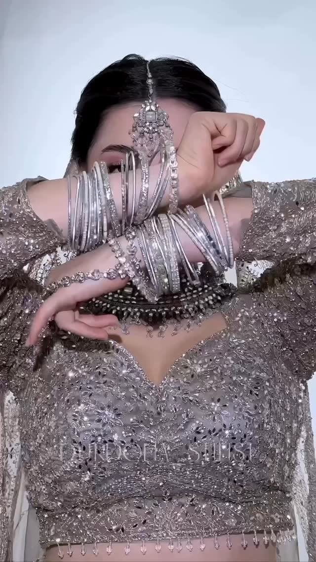 Post 6 by Nilufarxon | India liboslari 10 yillik sotuv tadbirkor on Instagram (video)