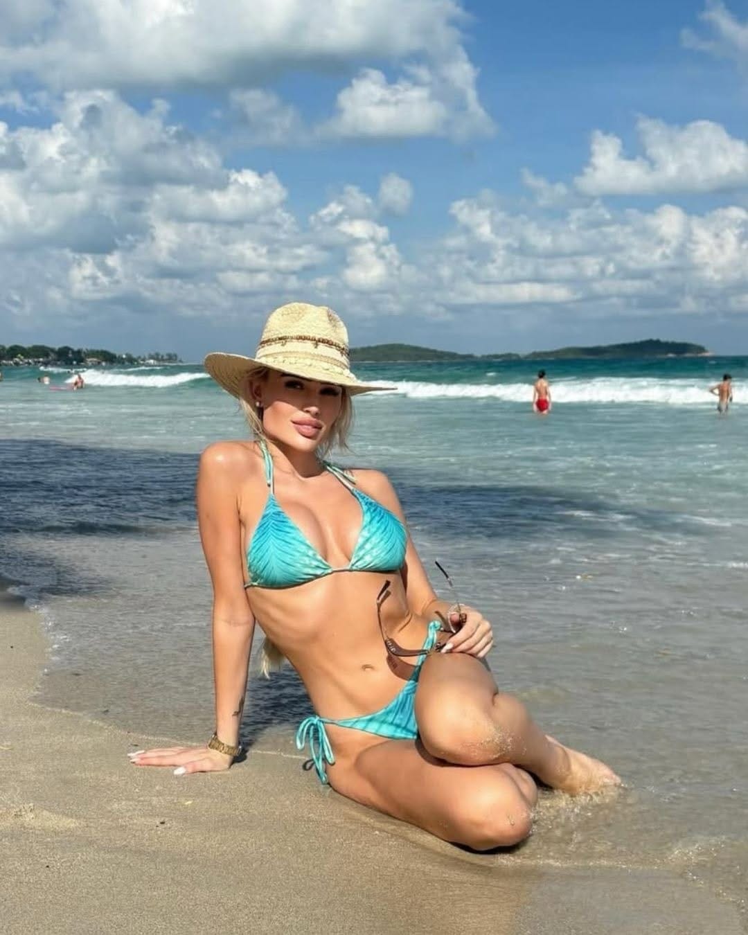 Post 2 by MOHOKINI on Instagram (carousel)