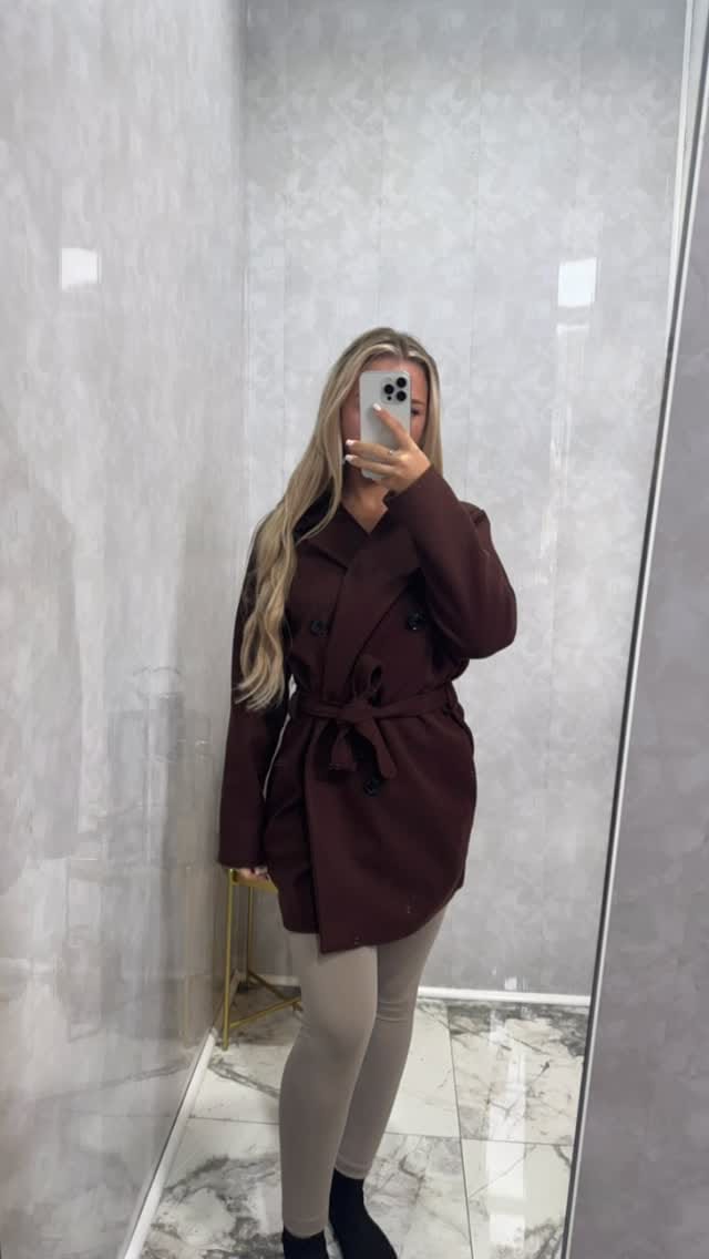 Post 3 by COLLECTIONS LONDON on Instagram (video)
