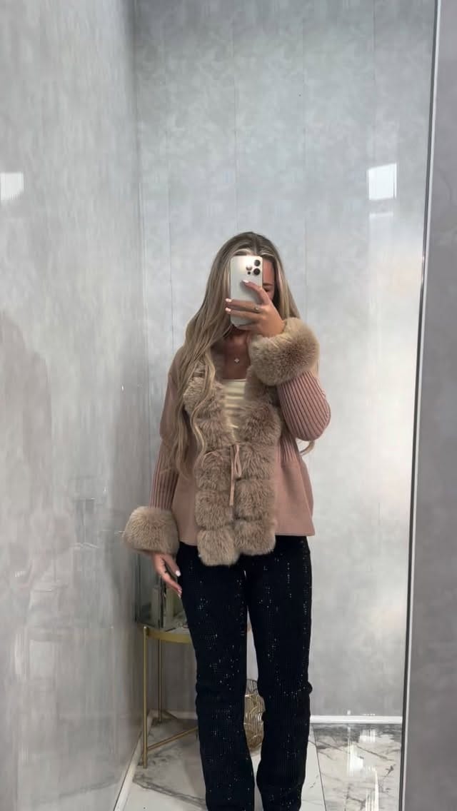 Post 4 by COLLECTIONS LONDON on Instagram (video)