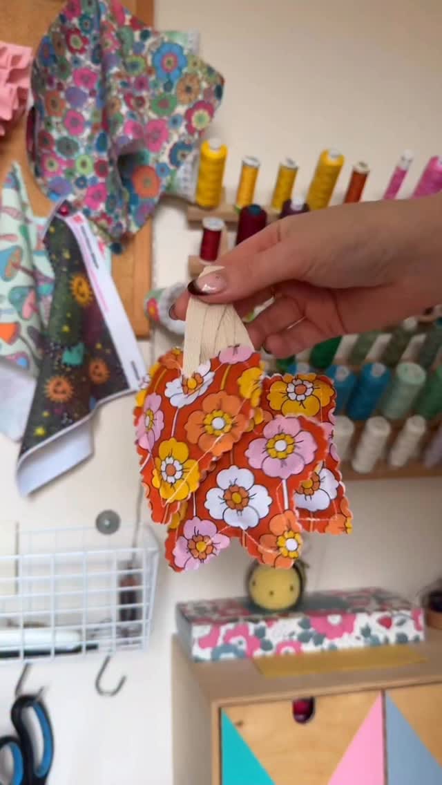 Post 7 by Lou Moffat | sewing, fabrics & fashion 💕 on Instagram (video)