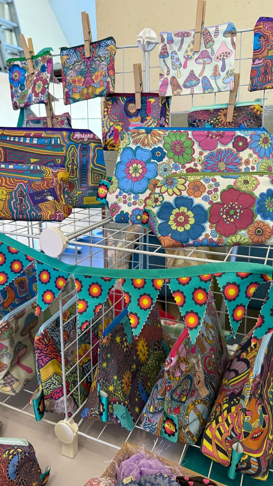 Post 5 by Lou Moffat | sewing, fabrics & fashion 💕 on Instagram (video)