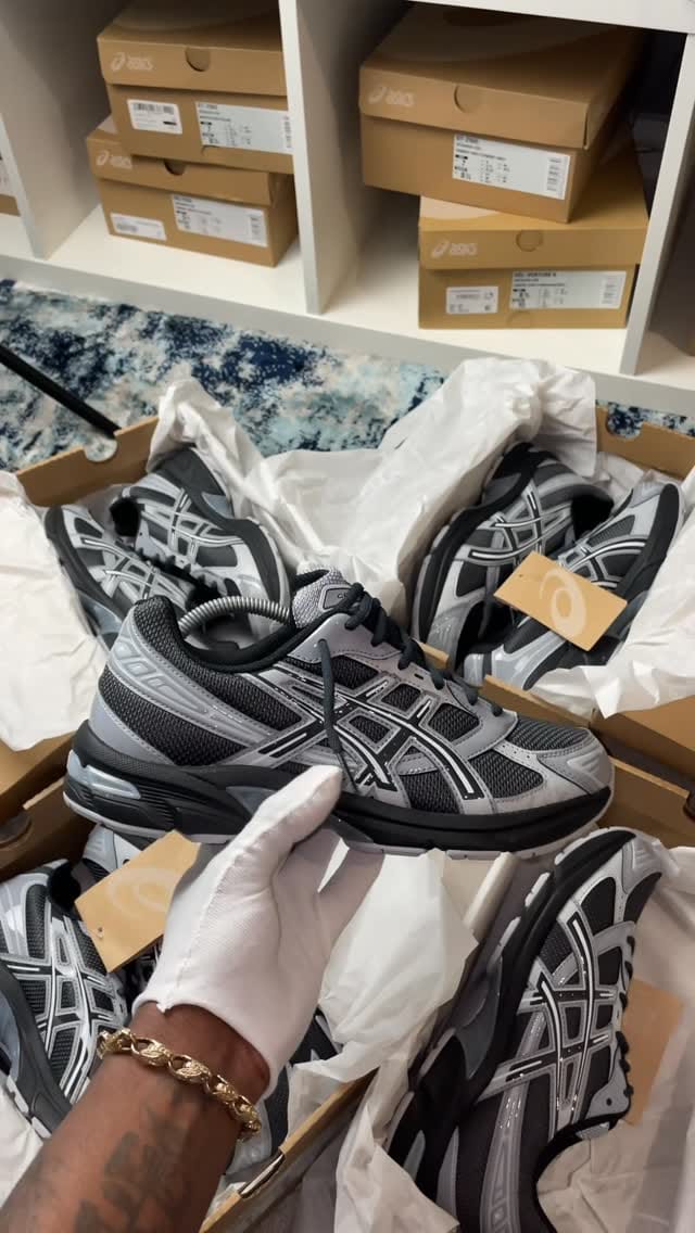 Post 3 by TRENDZ4SPORTSWEAR on Instagram (video)